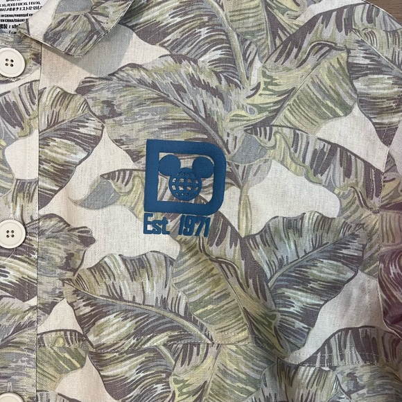 NWT Disney Parks “tropic print” button up spirit jersey - Picture 2 of 8